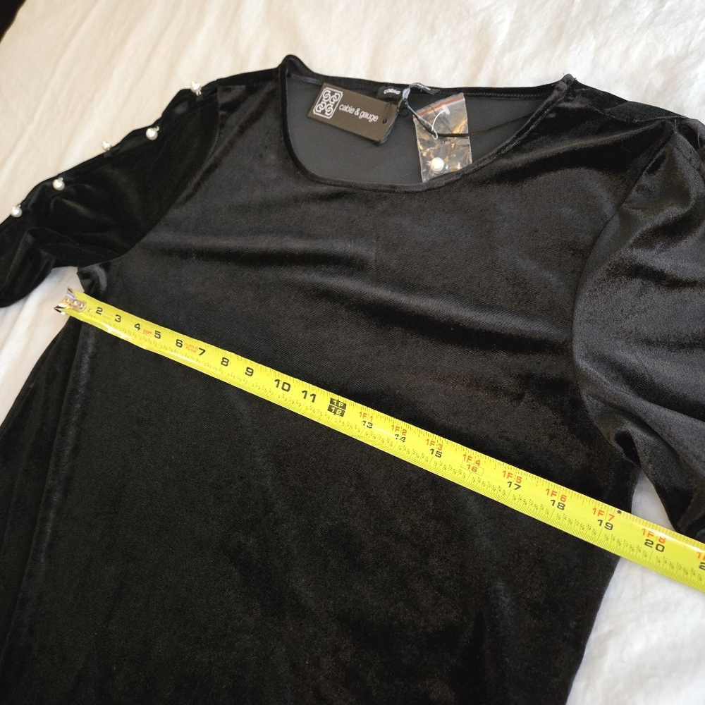Cable & Gauge sz XL black velvet 3/4 sleeve top, arm cutout & pearl button NWT - Picture 5 of 7